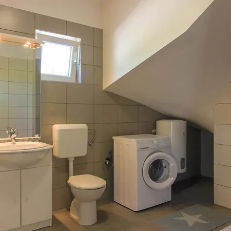 Mit Privatpool Fuer 7 Personen Ca 120 Qm In Medulin, Istrien Suedkueste Von Istrien Будинок відпочинку *