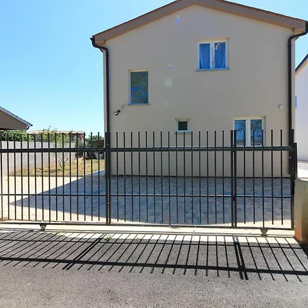 Mit Privatpool Fuer 7 Personen Ca 120 Qm In Medulin, Istrien Suedkueste Von Istrien Будинок відпочинку Пула